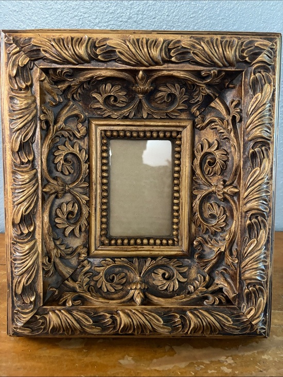 Vintage Other - Vintage Victorian Ornate Gold Carved Picture Frame